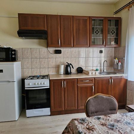 Ruttkai Vendeghaz Apartment Szekesfehervar Ngoại thất bức ảnh