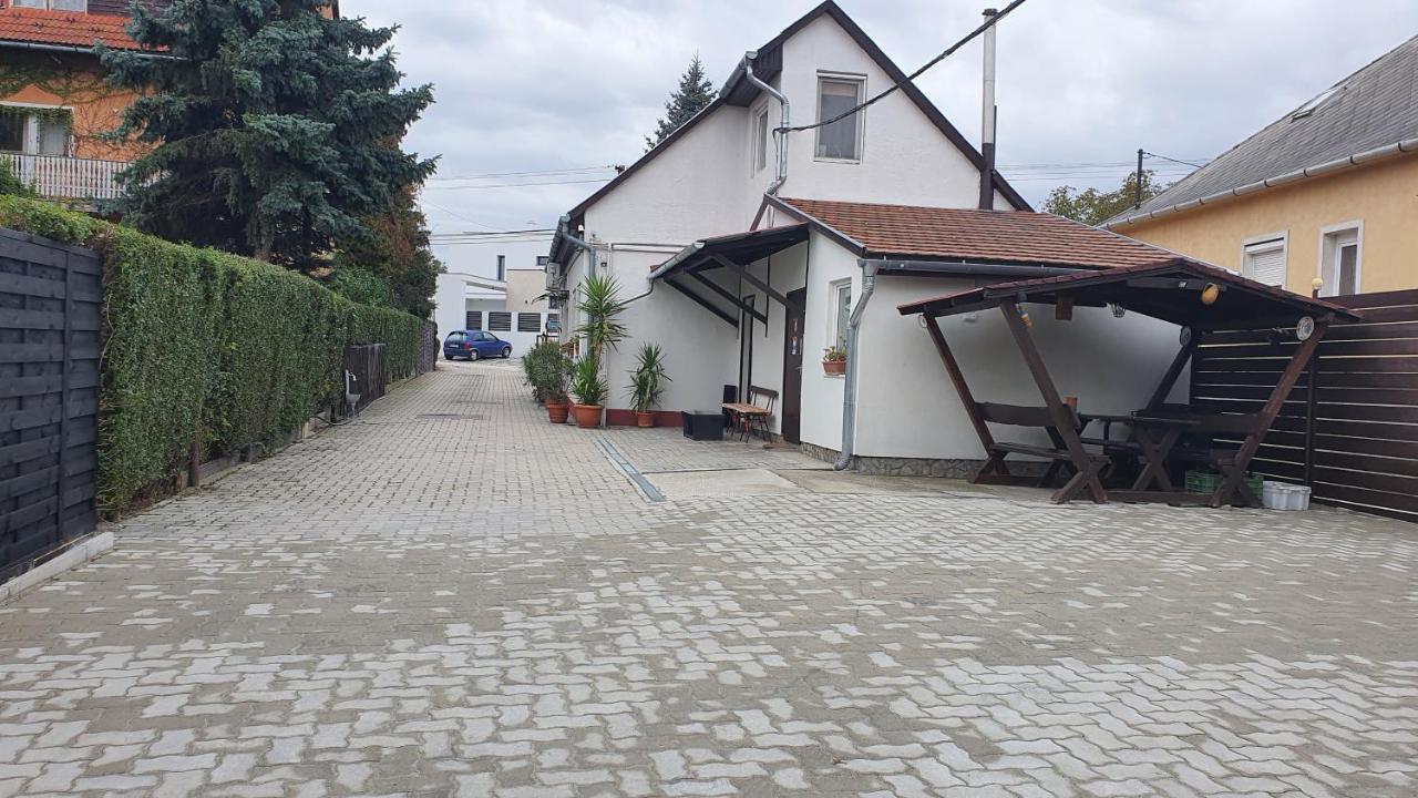 Ruttkai Vendeghaz Apartment Szekesfehervar Ngoại thất bức ảnh