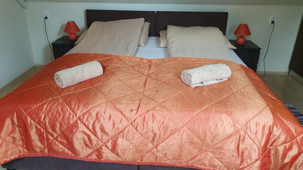 Ruttkai Vendeghaz Apartment Szekesfehervar Ngoại thất bức ảnh