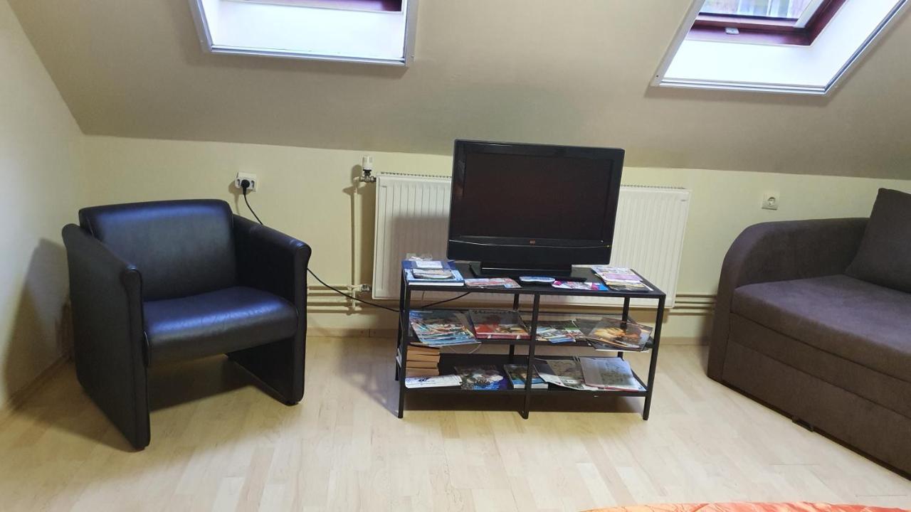 Ruttkai Vendeghaz Apartment Szekesfehervar Ngoại thất bức ảnh