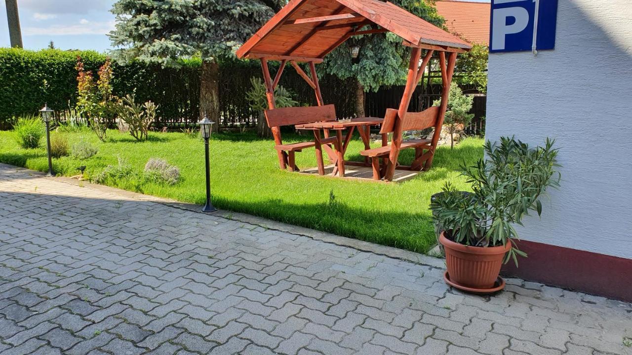 Ruttkai Vendeghaz Apartment Szekesfehervar Ngoại thất bức ảnh