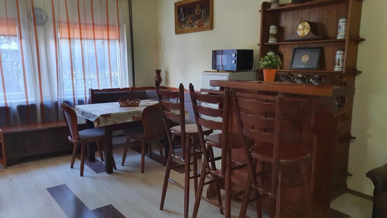 Ruttkai Vendeghaz Apartment Szekesfehervar Ngoại thất bức ảnh