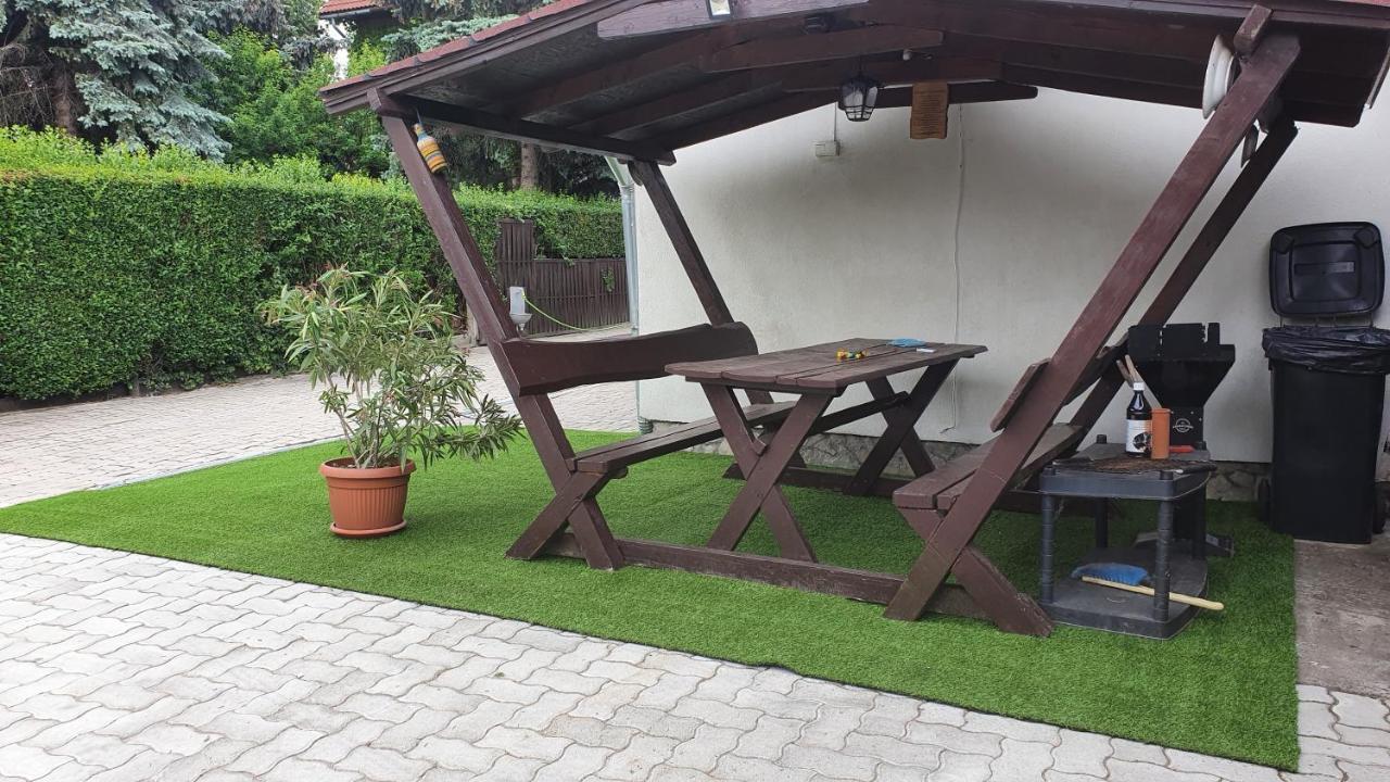 Ruttkai Vendeghaz Apartment Szekesfehervar Ngoại thất bức ảnh