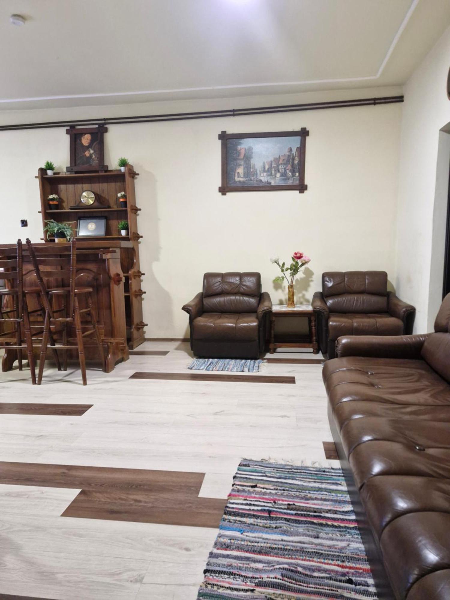 Ruttkai Vendeghaz Apartment Szekesfehervar Ngoại thất bức ảnh