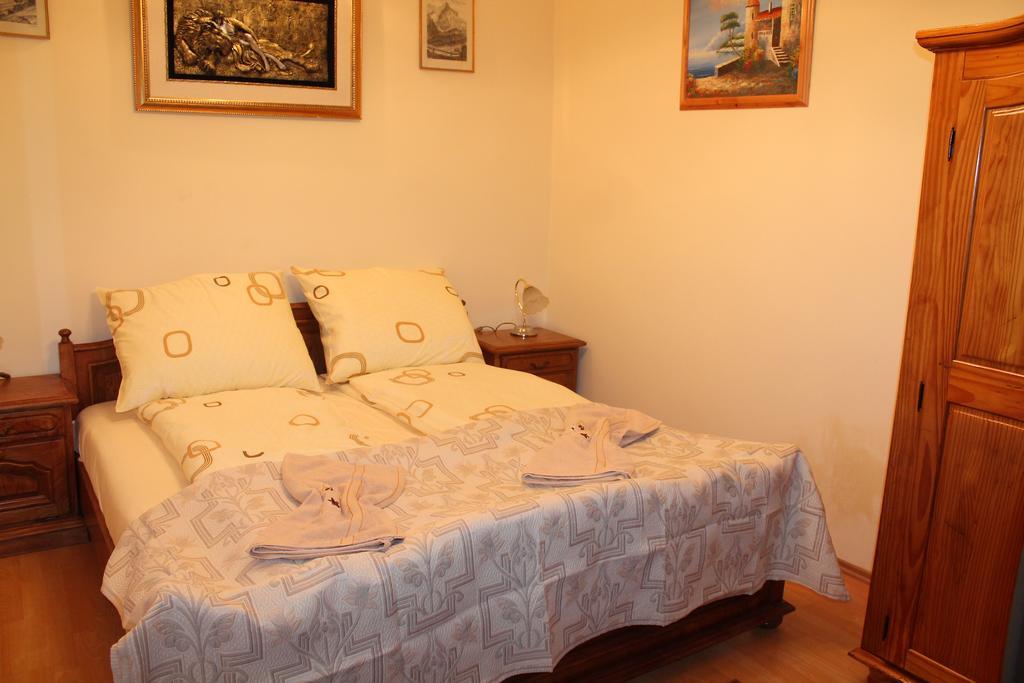Ruttkai Vendeghaz Apartment Szekesfehervar Ngoại thất bức ảnh