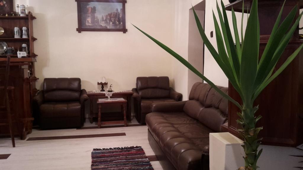 Ruttkai Vendeghaz Apartment Szekesfehervar Ngoại thất bức ảnh