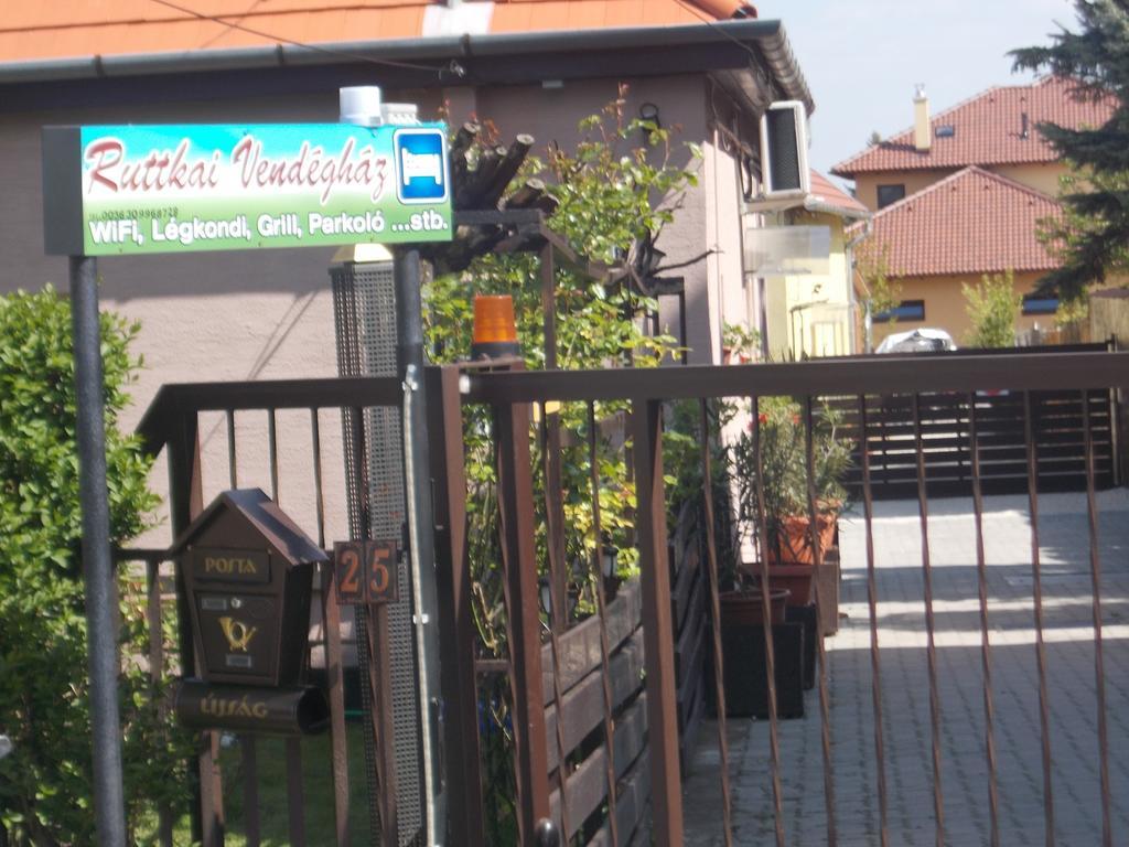 Ruttkai Vendeghaz Apartment Szekesfehervar Ngoại thất bức ảnh