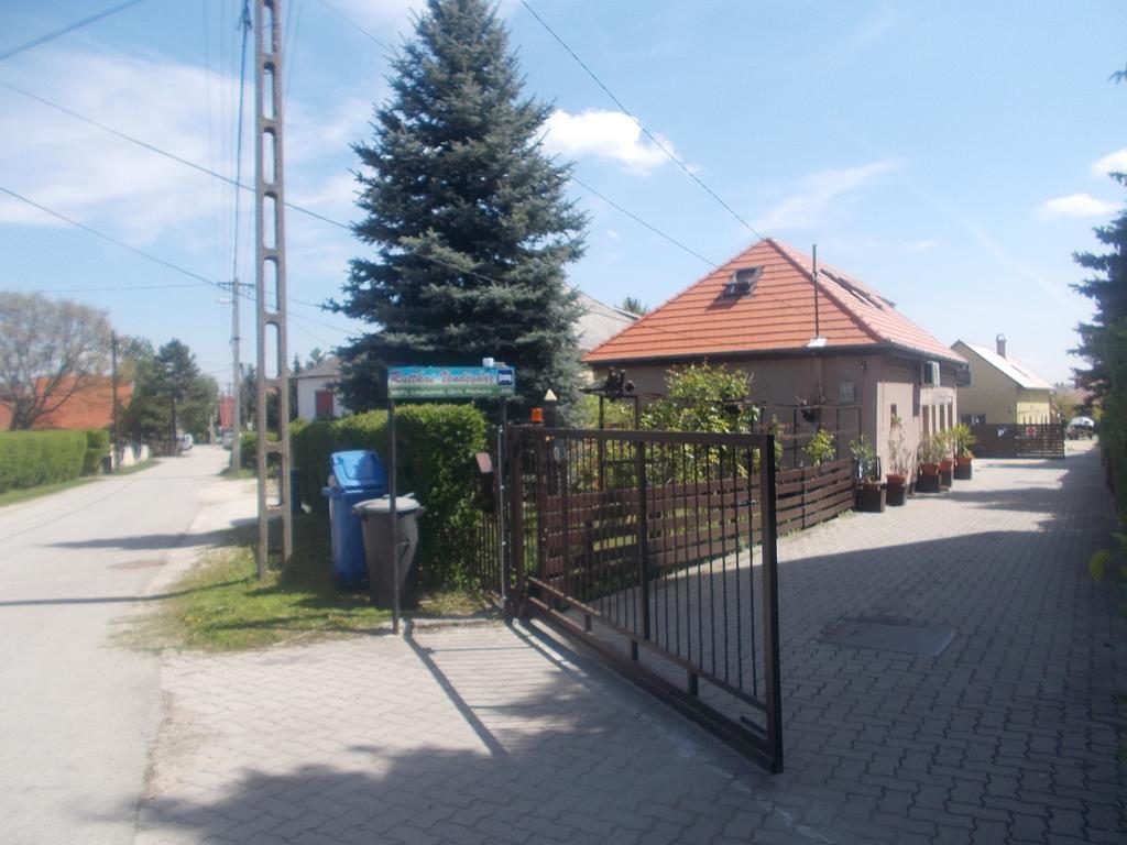 Ruttkai Vendeghaz Apartment Szekesfehervar Ngoại thất bức ảnh